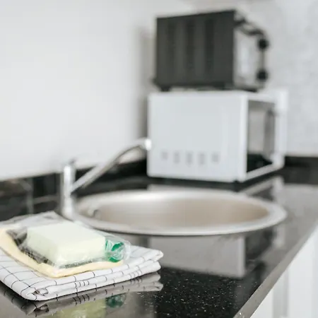 Ro's Lil San Juan Pensión 3*