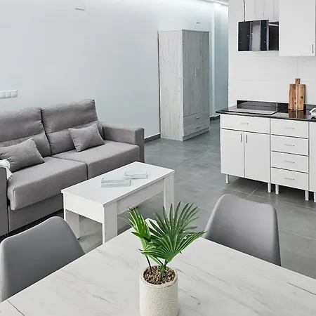 Ro's Lil San Juan Pensión 3*